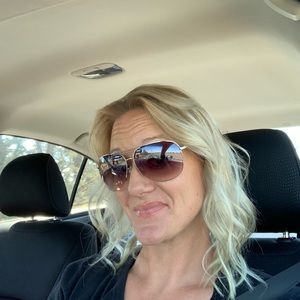 Meet your Posher, Marcinda